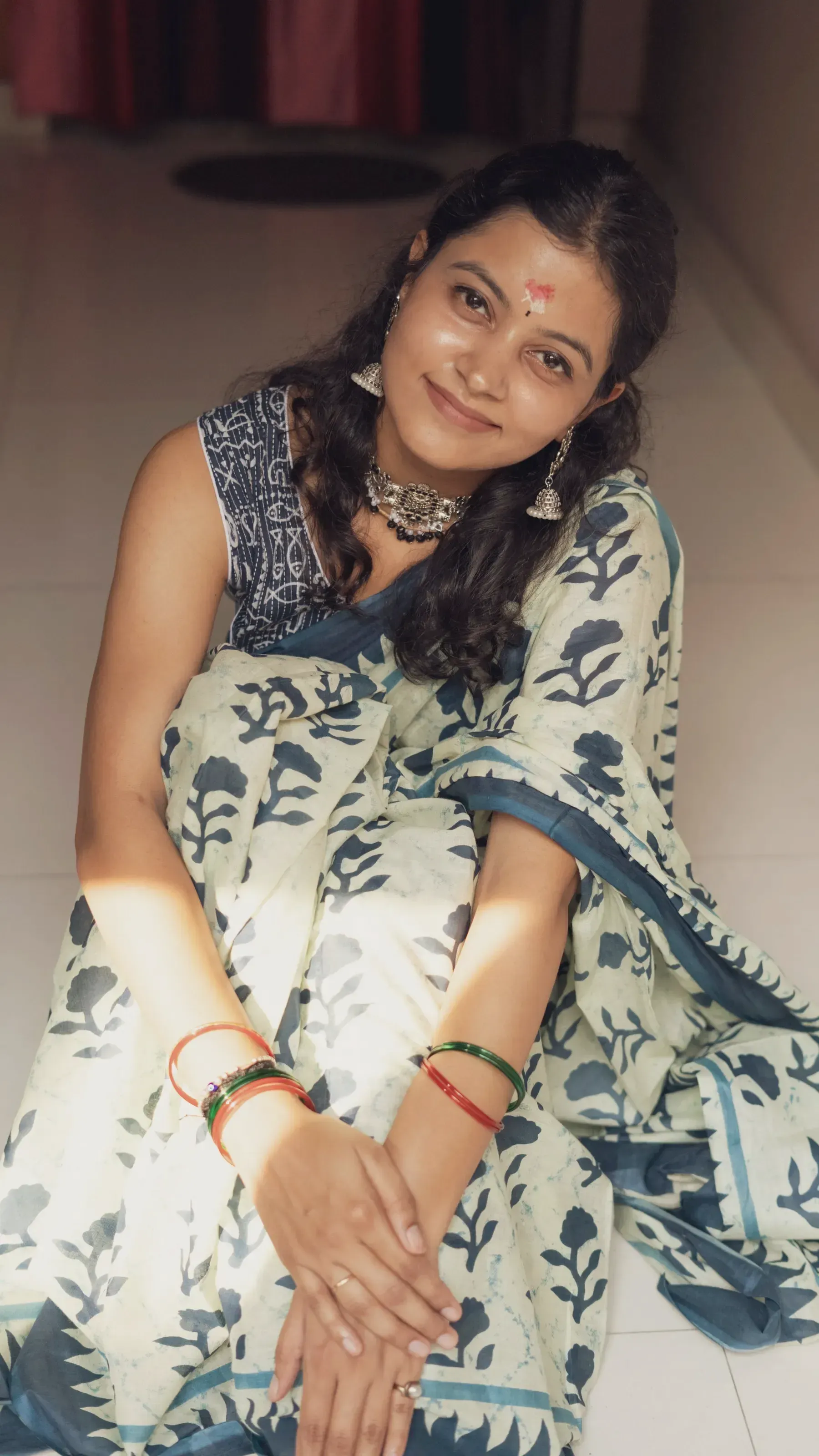 Neel Dabu Mulmul Saree, front