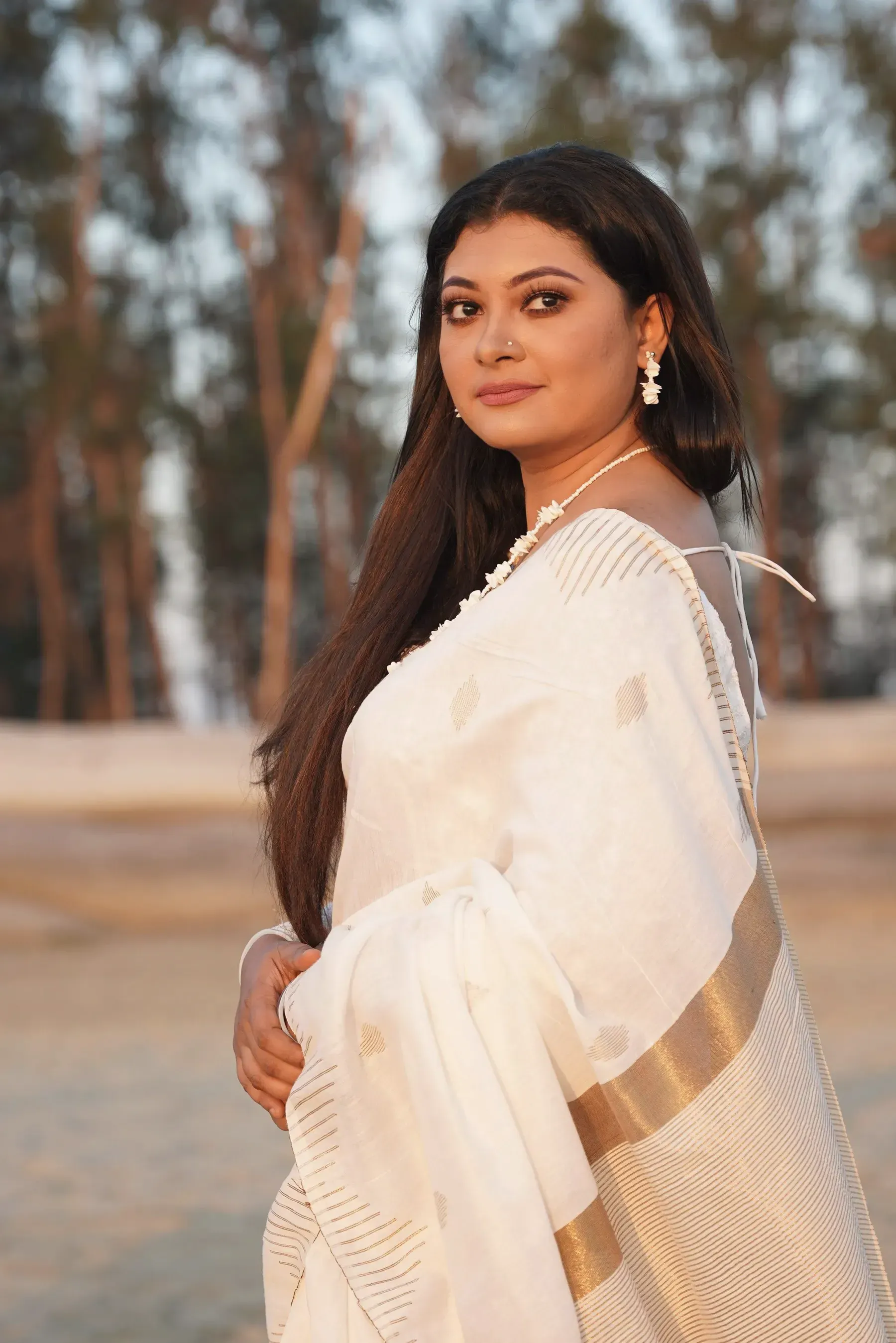 Ivory Zari Kinara Cotton Saree, side